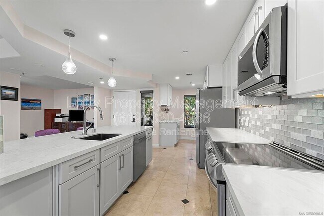 Building Photo - 230 W Laurel St