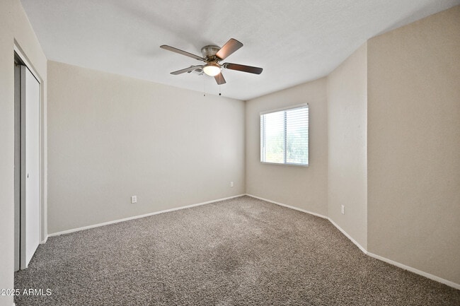 Building Photo - 1022 W Estrella Dr