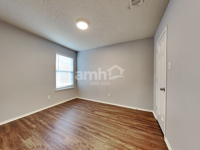 Building Photo - 2432 Arroyo Springs Dr