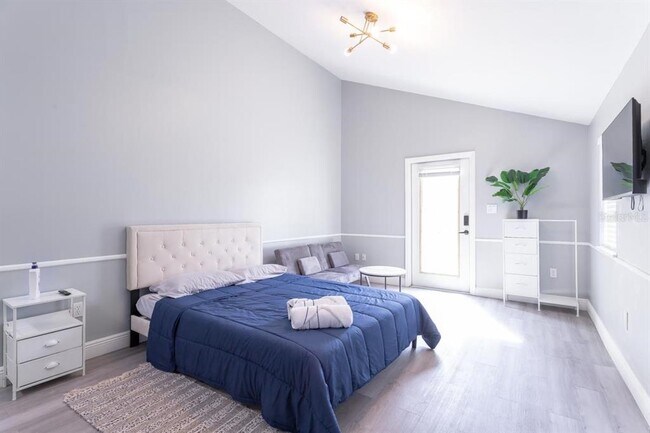 Building Photo - 4317 E Regnas Ave