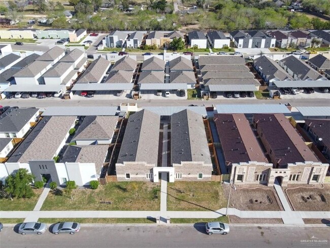Building Photo - 2713 W Primrose Ave