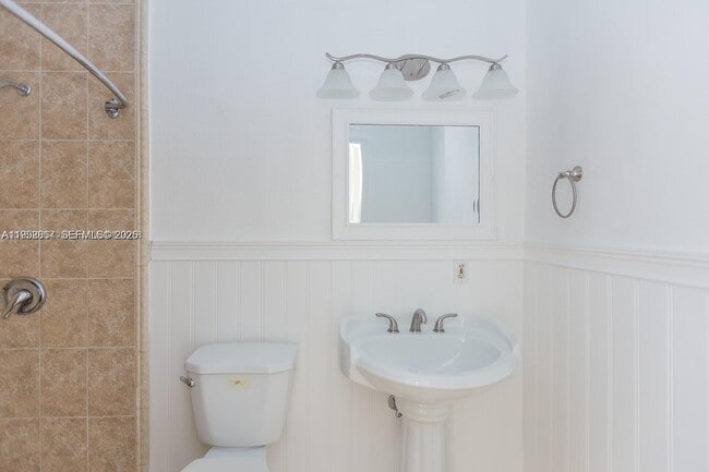 Building Photo - 5520 Hayes St