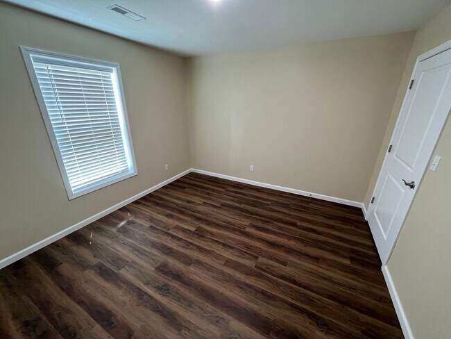 Building Photo - Wiese 141,143,145