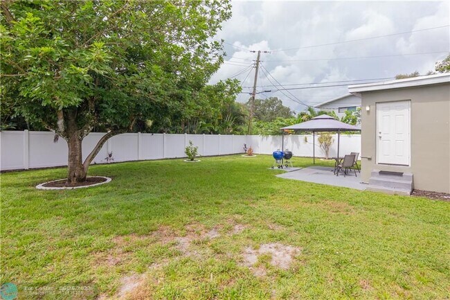 Building Photo - 6464 McClellan St