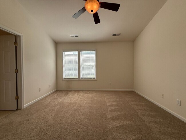 Building Photo - 5994 Fox Point Cir