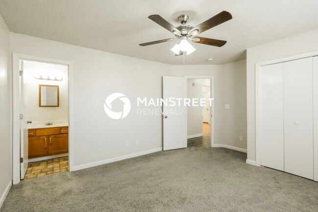 Building Photo - 3 Bedroom Pet-Friendly Home in Louisville, KY with Main Street Renewal
