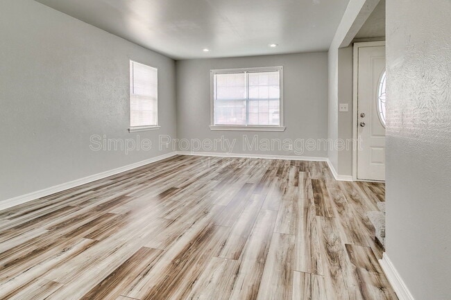 Building Photo - 820 NE 81st St