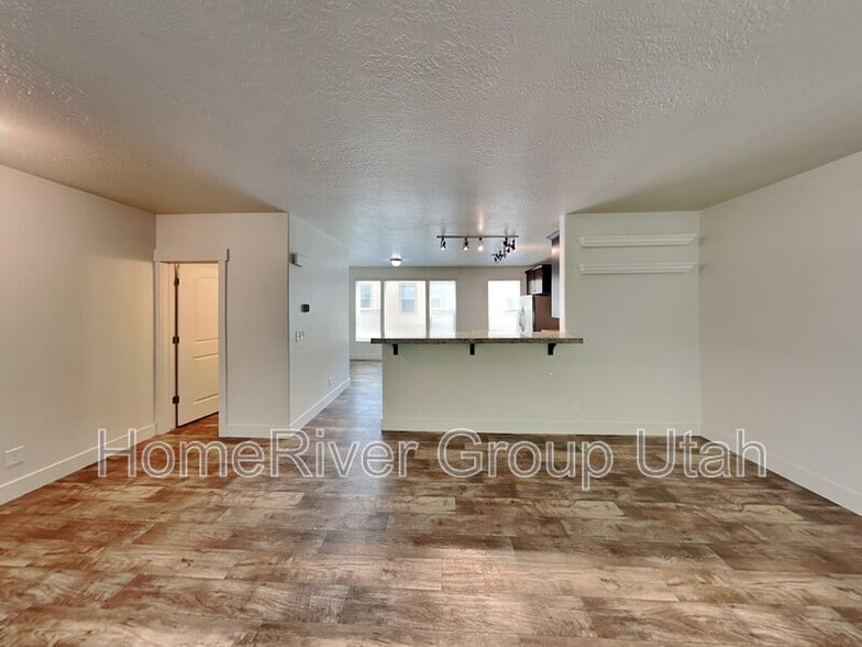 Building Photo - 713 Kirkbride Ave