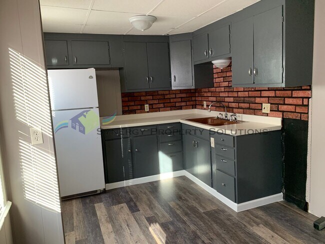 Building Photo - Rental Available!