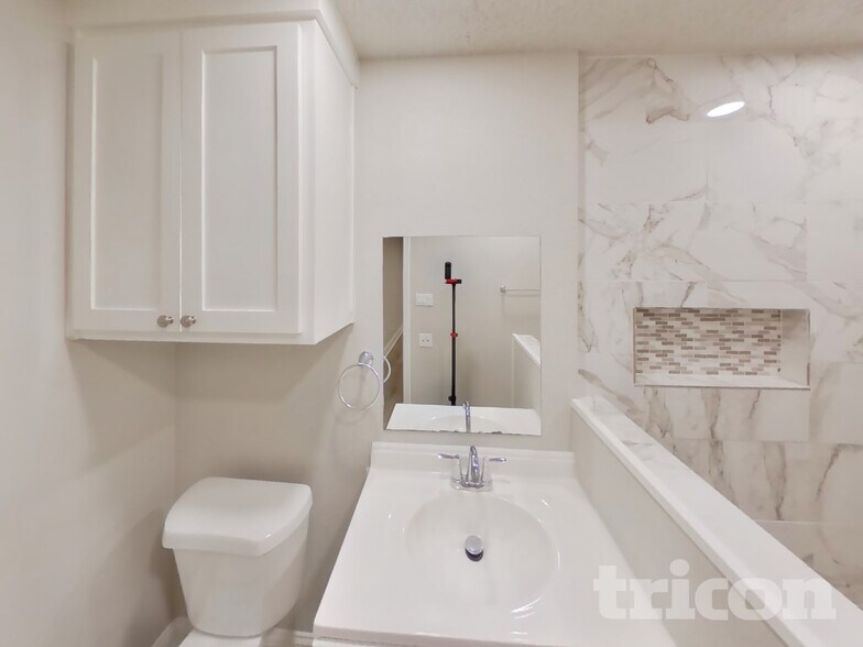 Building Photo - 3004 Double Oak Dr