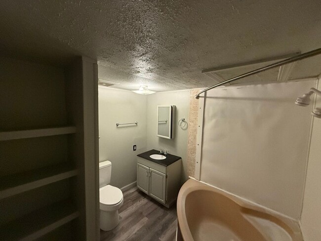 Building Photo - 108 Eakins Dr