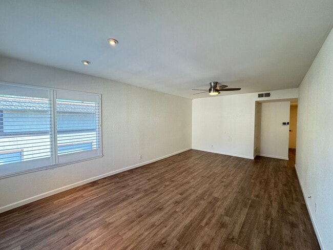 Building Photo - Beautiful & Bright 2Bd/1.5Ba Condo in Miss...