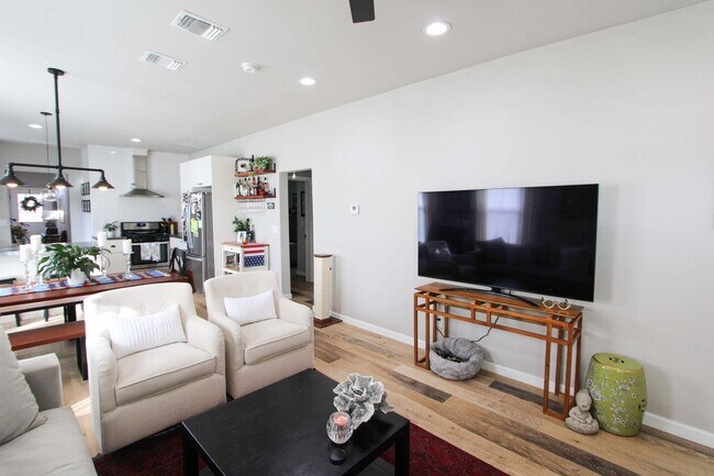 Building Photo - RENOVATED 3-BEDROOM HOME IN BEACON HILL