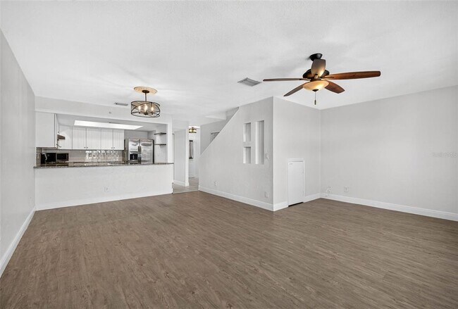 Building Photo - 606 S Glen Ave