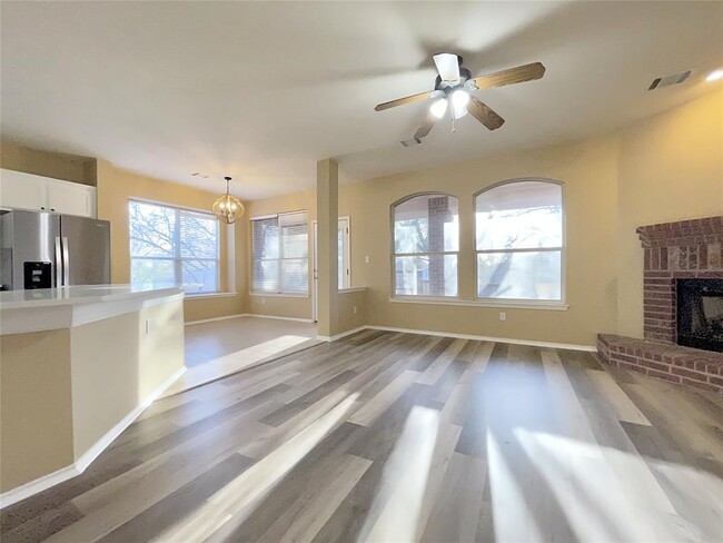 Building Photo - 2219 Speidel Dr