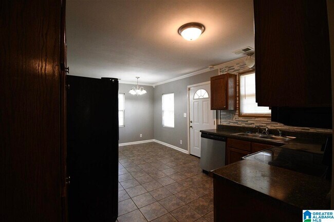 Building Photo - 609 Annie Laura Dr
