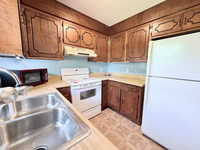 Building Photo - 127 Cedar Creek Cir