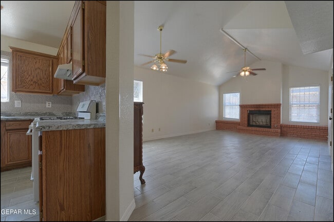 Building Photo - 129 Torrey Pines Dr