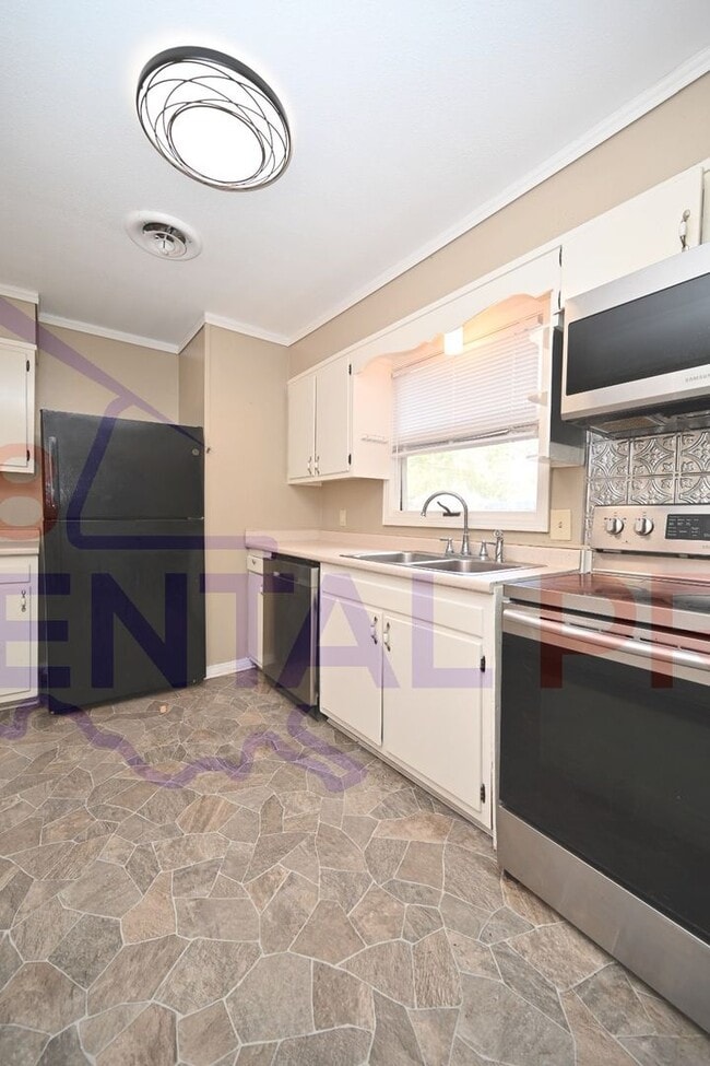 Building Photo - 1707 Lind Dr