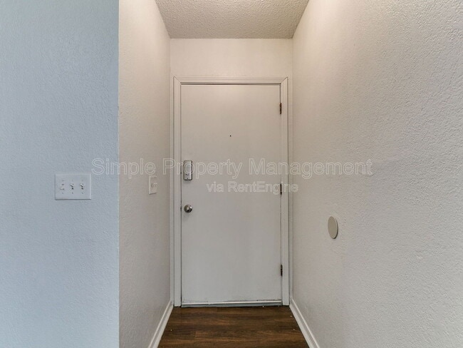 Building Photo - 6207 SE 46th St