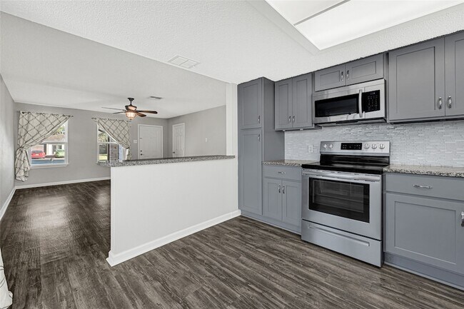 Building Photo - 1803 Flamingo Dr