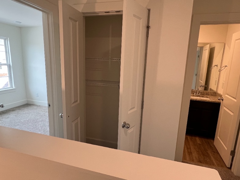 Building Photo - 43 Jacksons Ln