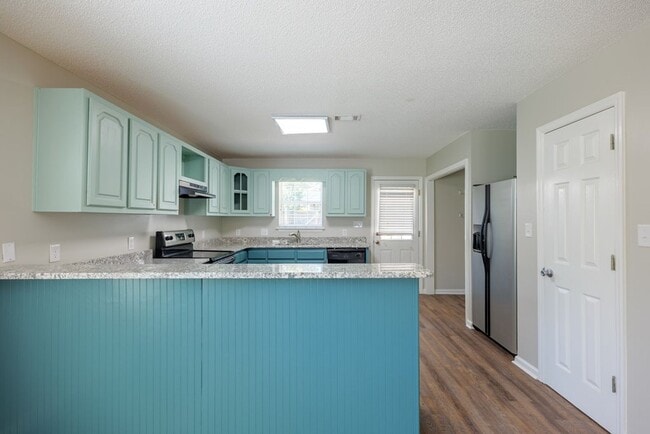 Building Photo - Inviting 3BR Home with Open Split Floor Plan, Fenced Yard & Covered Porches in Northlake