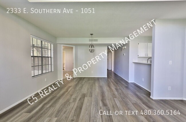 Building Photo - Adorable 2 Bed/2 Bath Tempe Townhouse