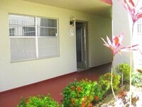 Building Photo - 532 Normandy L