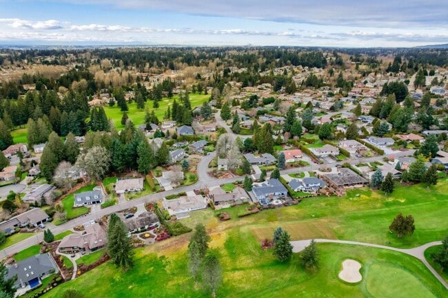 Building Photo - Single Family house on Meridian Valley Country Club.  Gated community