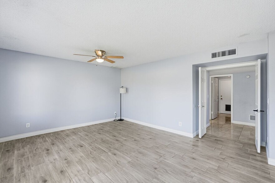 Building Photo - 17853 N 43rd Dr