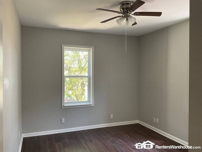 Building Photo - Completely Renovated New and Open Concept ...