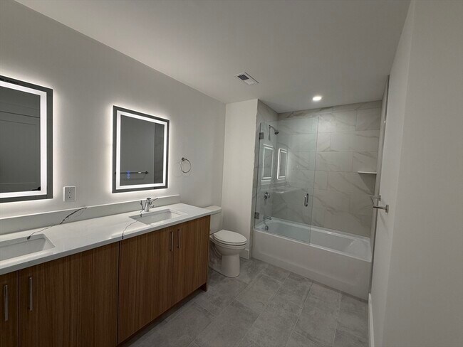 Building Photo - 1060 Main St