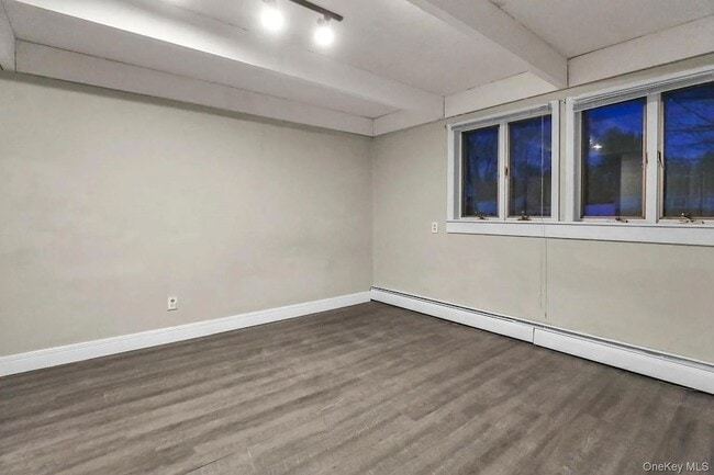 Building Photo - 44 University Heights Dr