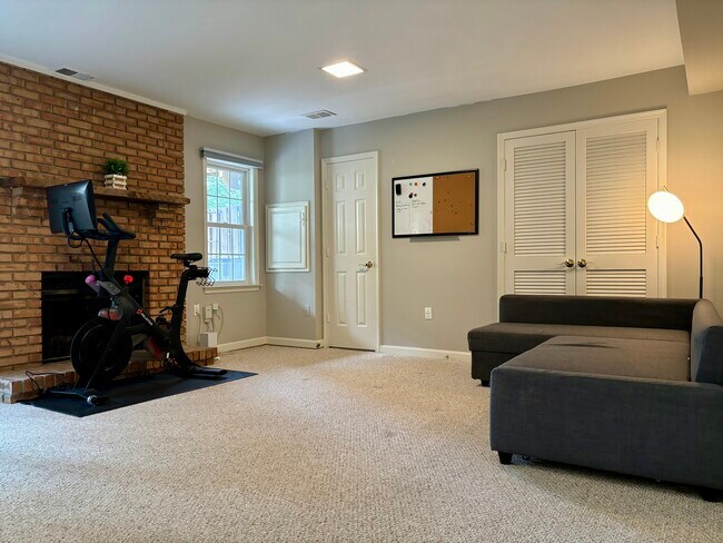 Building Photo - 2057 Pieris Ct