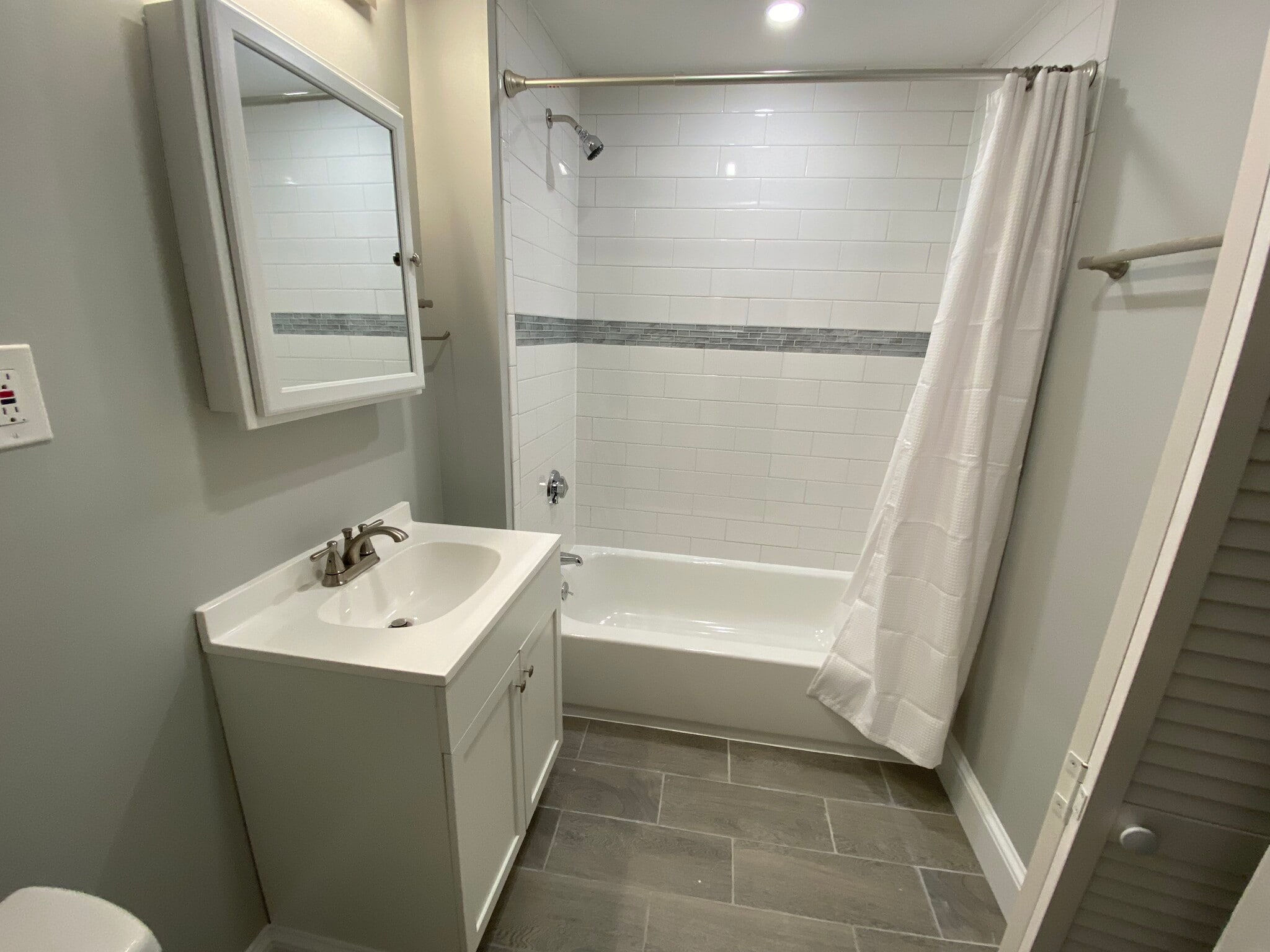 Building Photo - 73 Hall Ave