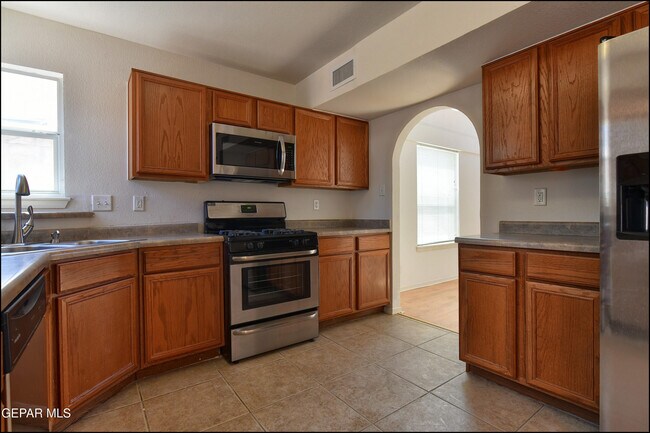 Building Photo - 253 Summerbrooke Ct
