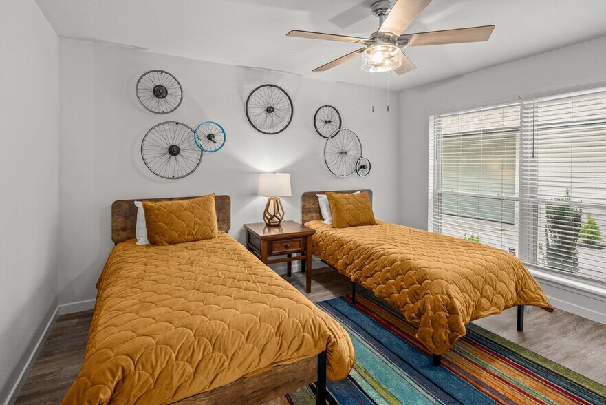 Building Photo - 16 Brompton Ln