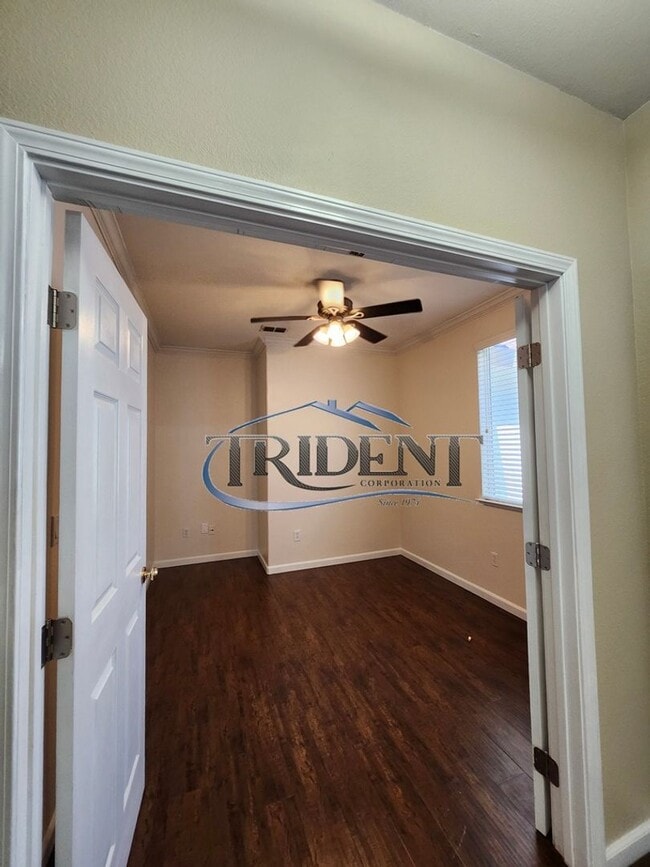 Building Photo - 3-bedroom 2-bath home with den located in Edgewater