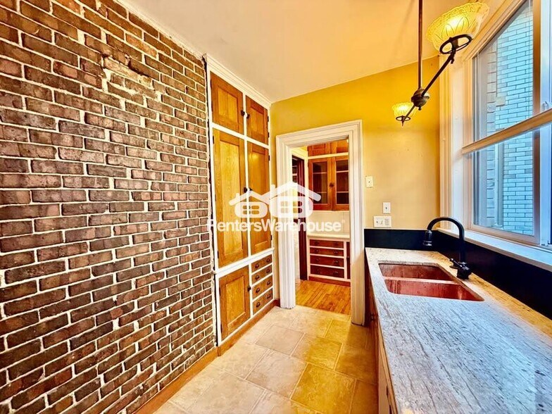 Building Photo - 669 17th St