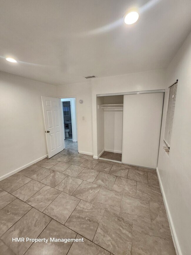 Building Photo - Beautiful remodel 3 bed 2 bath house