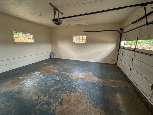 Building Photo - 1550 Corina Dr SE