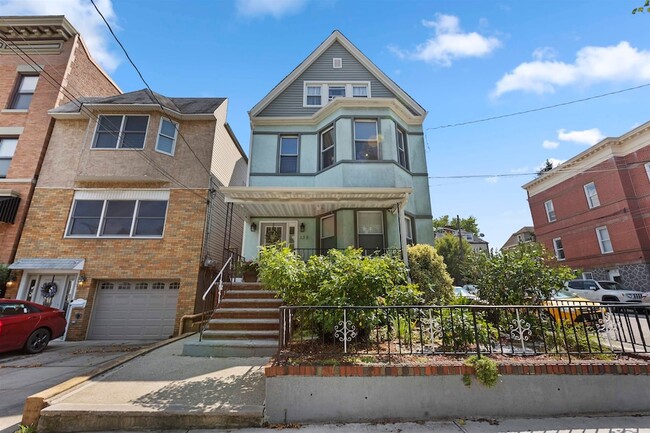 Building Photo - 139 Shippen St