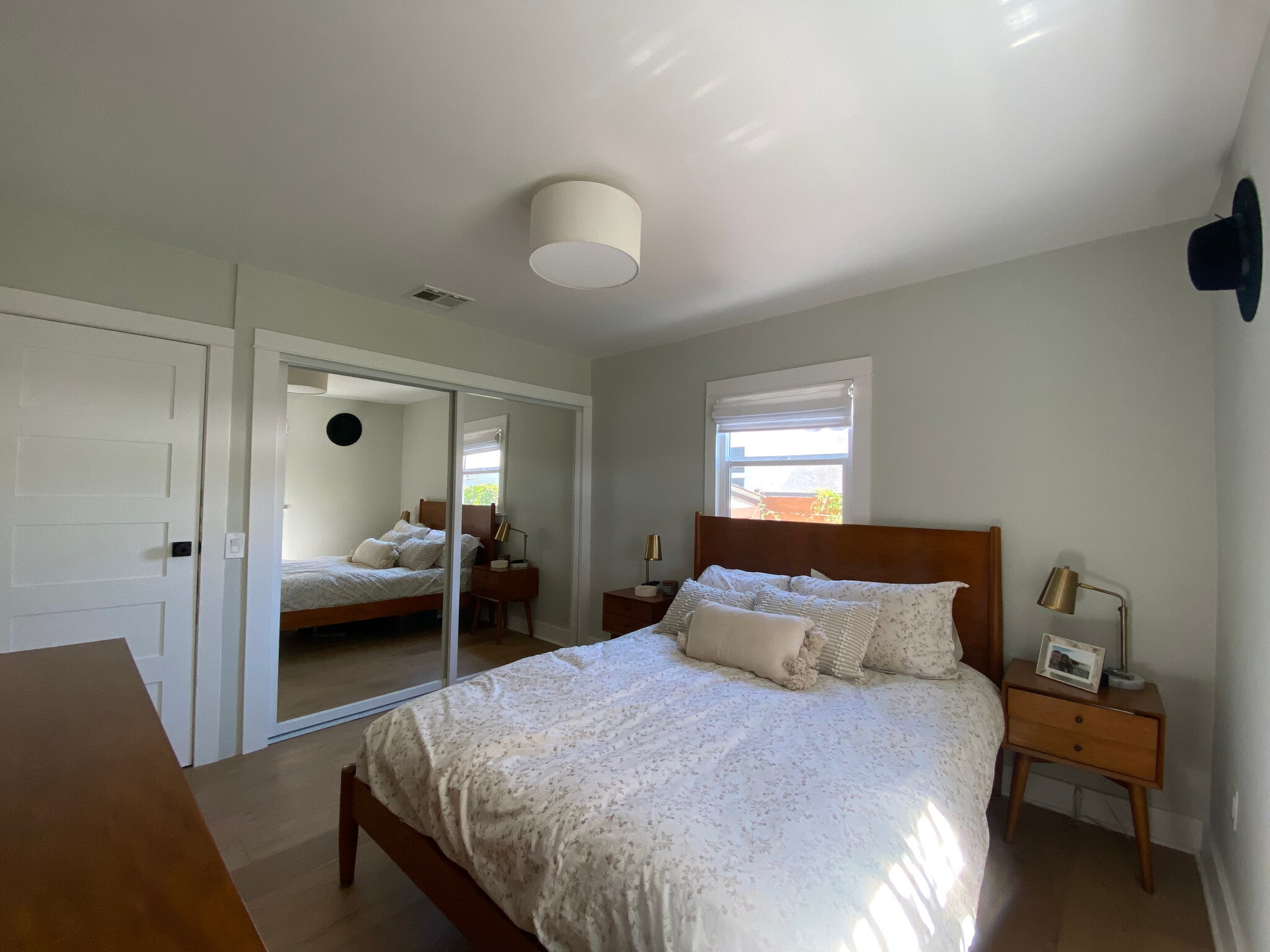Bedroom - 513 S Illinois St