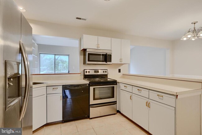 Building Photo - 733 Reedy Cir