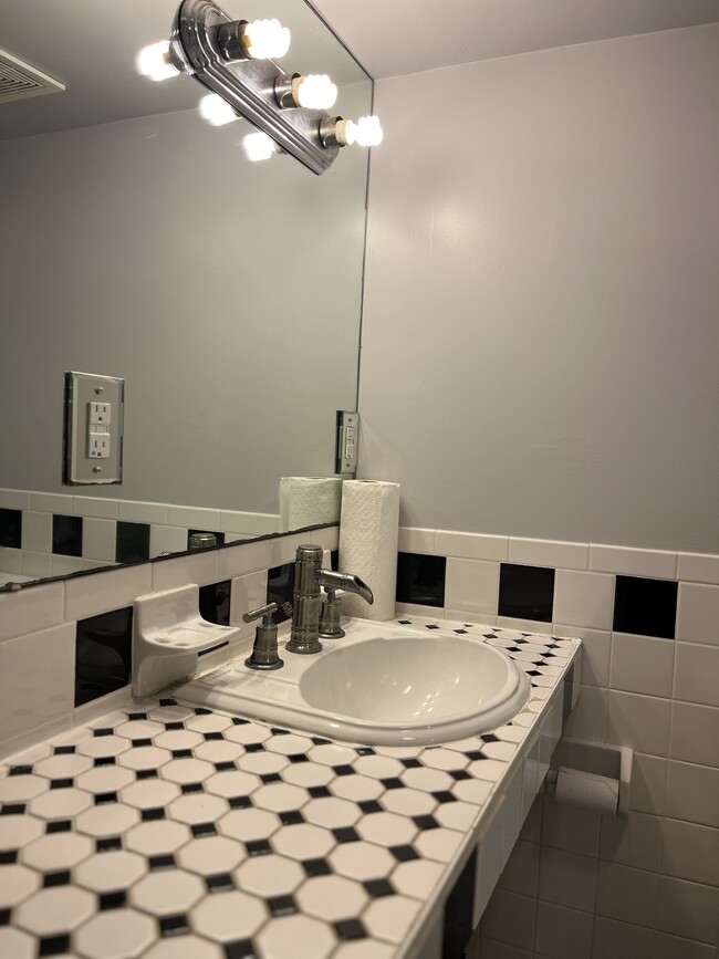 LARGE BATHROOM - 263 W Rittenhouse St