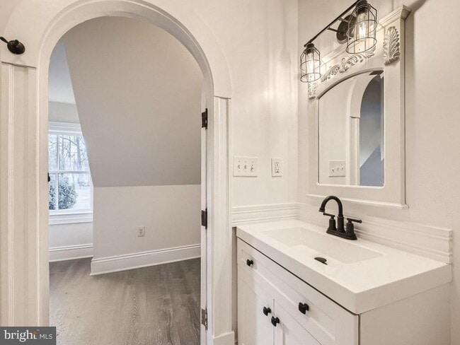 Building Photo - 2100 Rosalie Ave