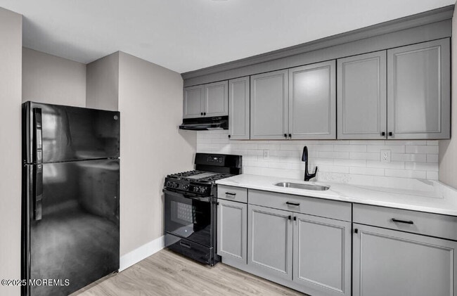 Building Photo - 700 Fifth Ave