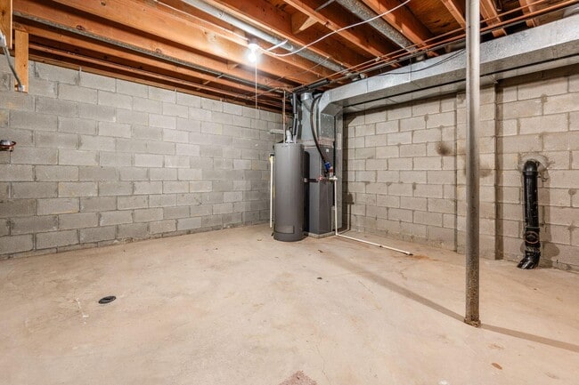 Building Photo - 8308 Talia Ct