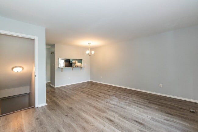 Building Photo - 3 Bedroom Townhouse Near Downtown Durham